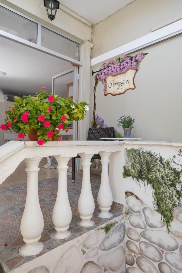 Bella Vista Beach Hotel Benitses  Dış mekan fotoğraf