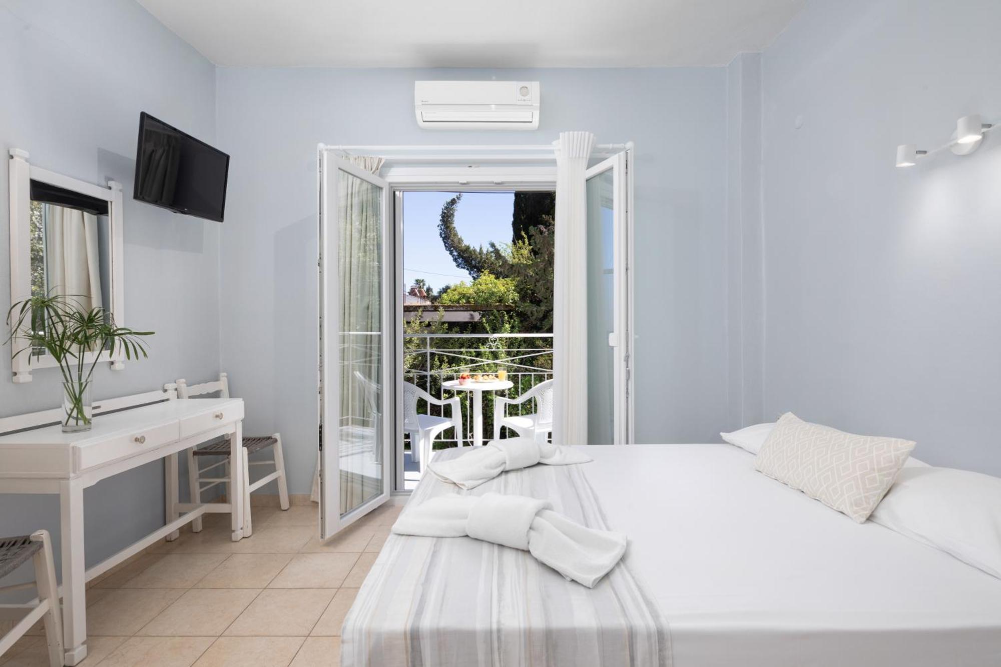 Bella Vista Beach Hotel Benitses  Dış mekan fotoğraf