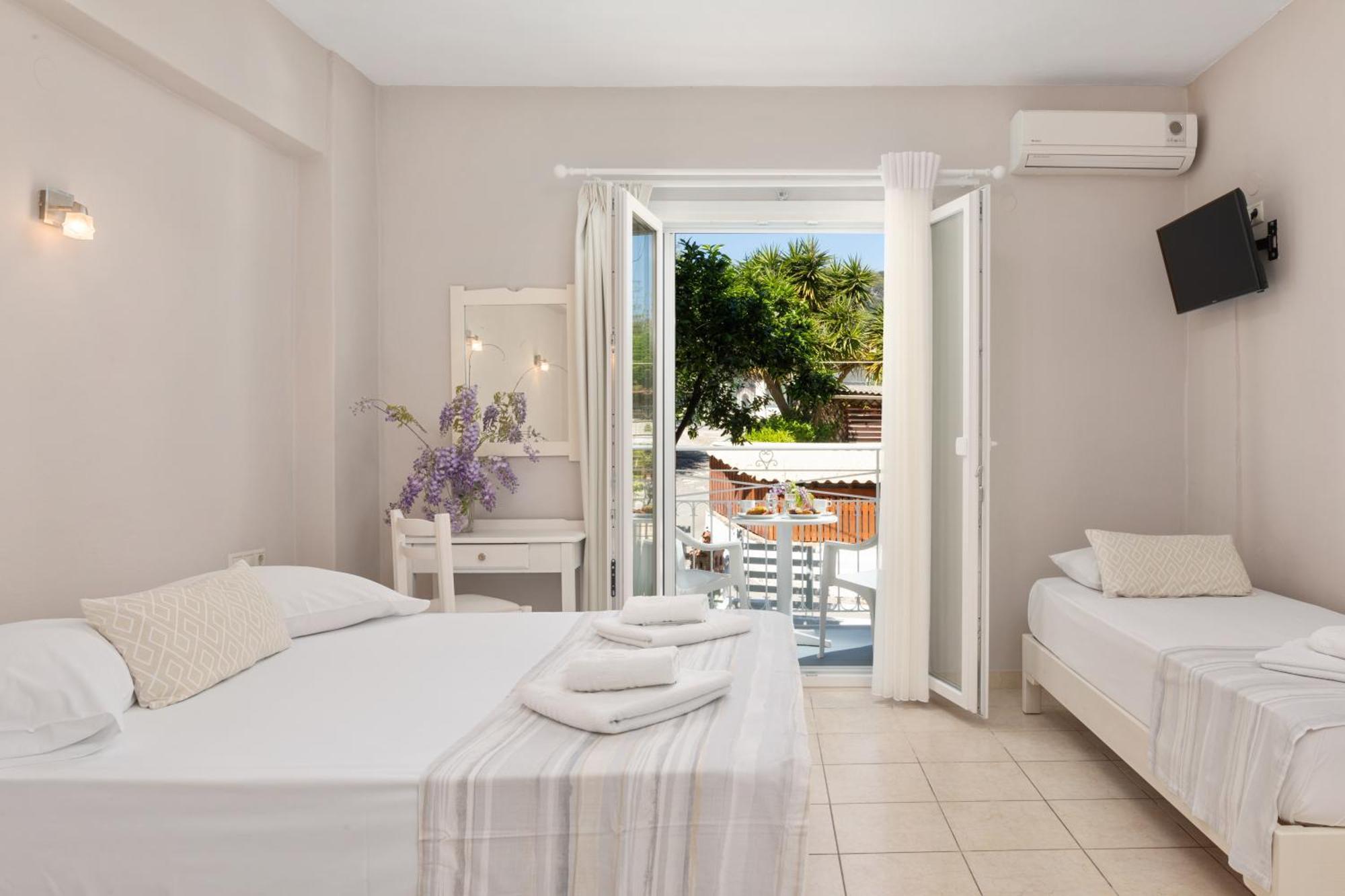Bella Vista Beach Hotel Benitses  Dış mekan fotoğraf