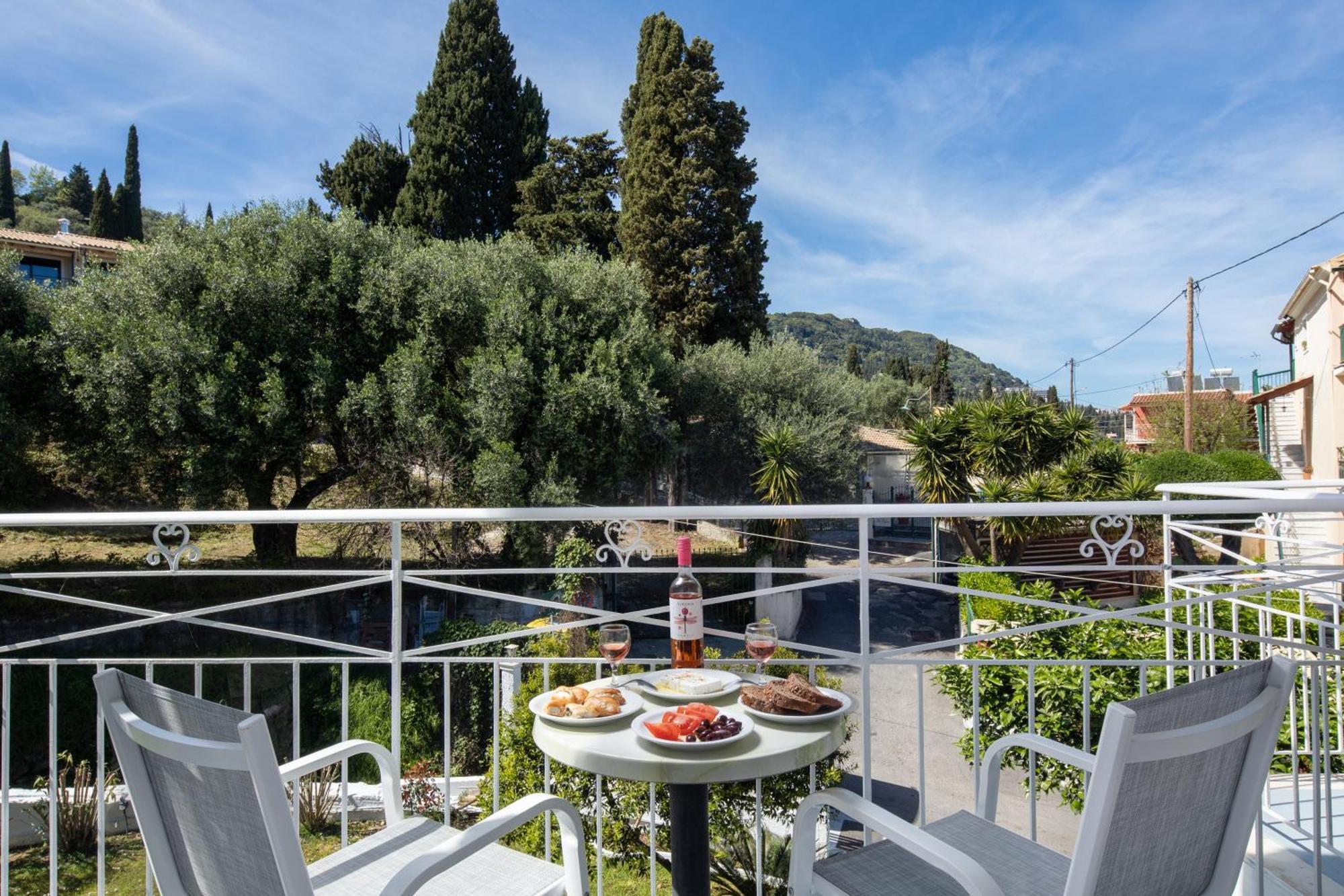 Bella Vista Beach Hotel Benitses  Dış mekan fotoğraf