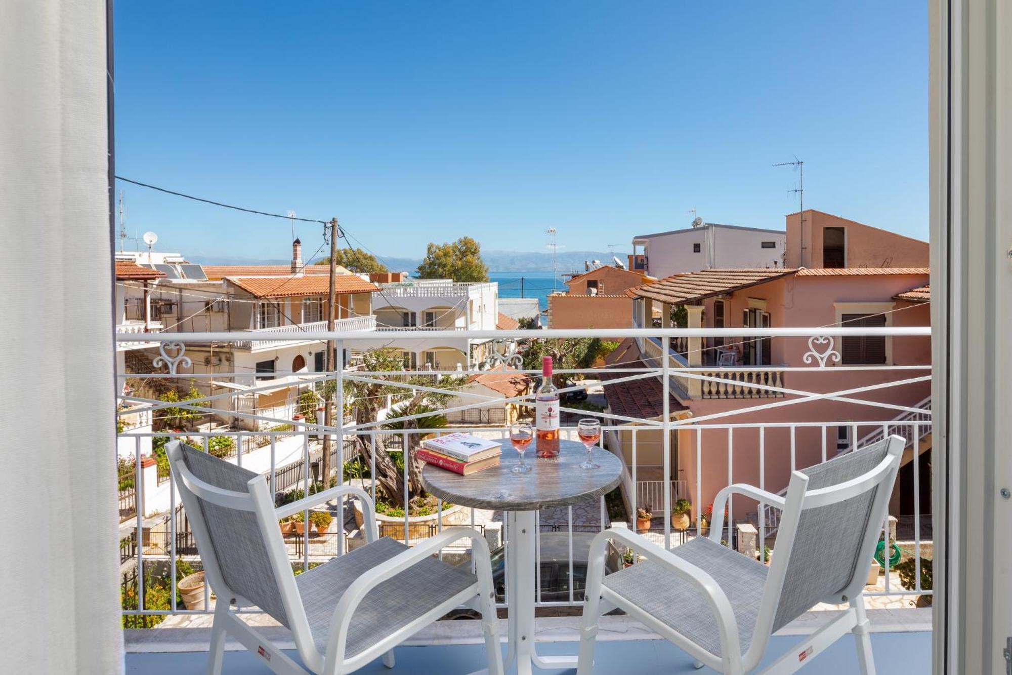 Bella Vista Beach Hotel Benitses  Dış mekan fotoğraf