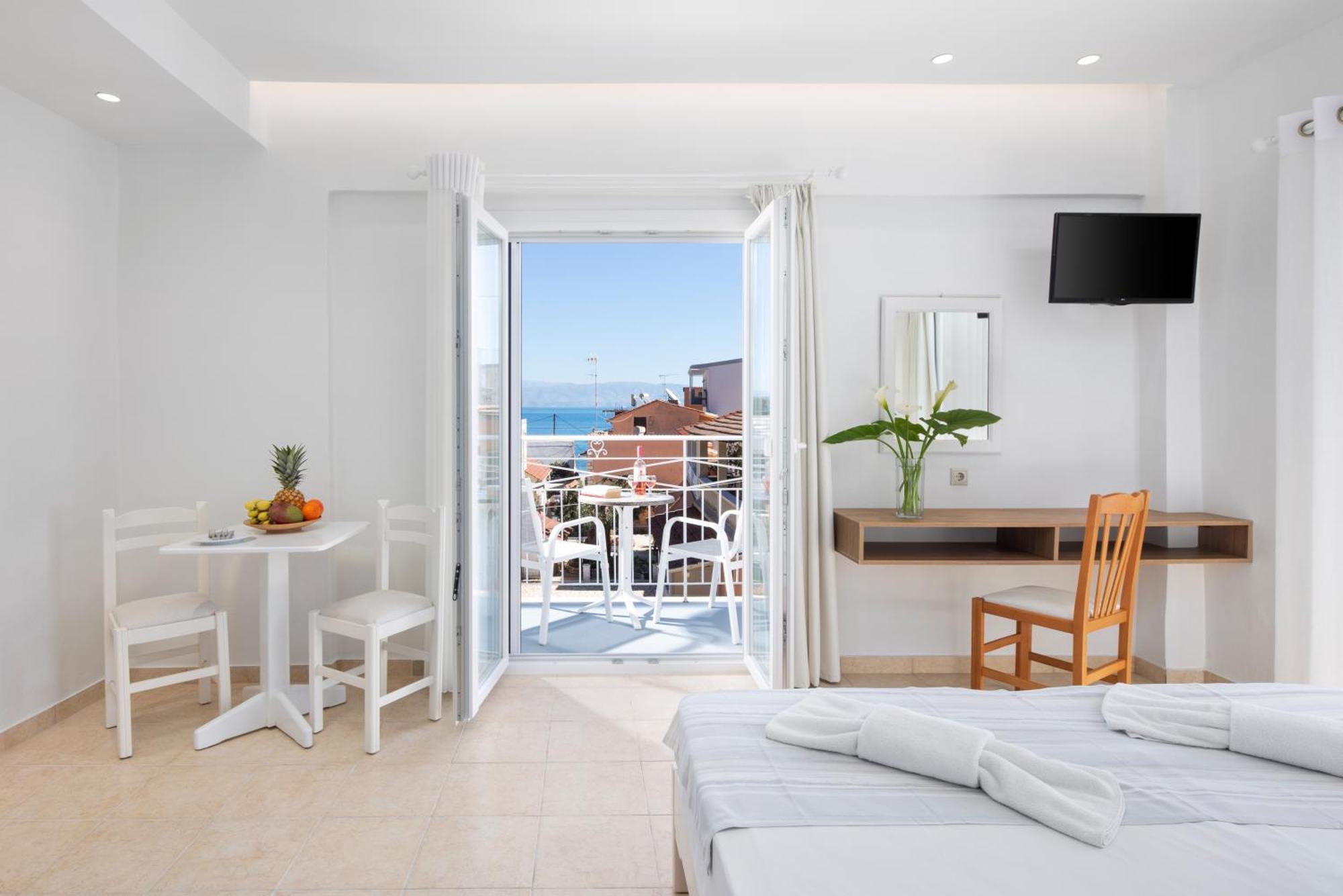 Bella Vista Beach Hotel Benitses  Dış mekan fotoğraf