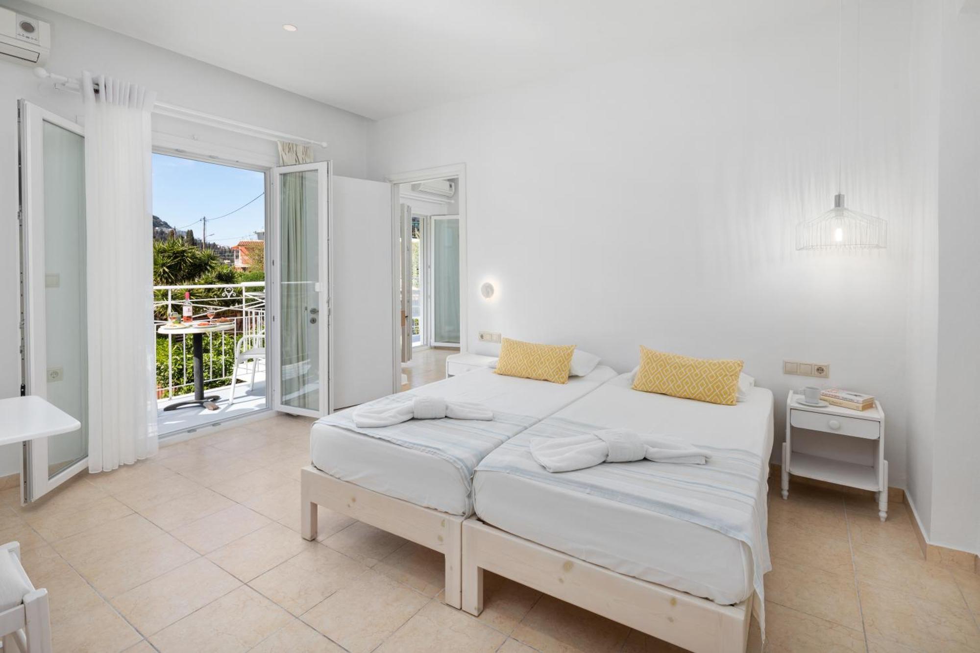 Bella Vista Beach Hotel Benitses  Dış mekan fotoğraf