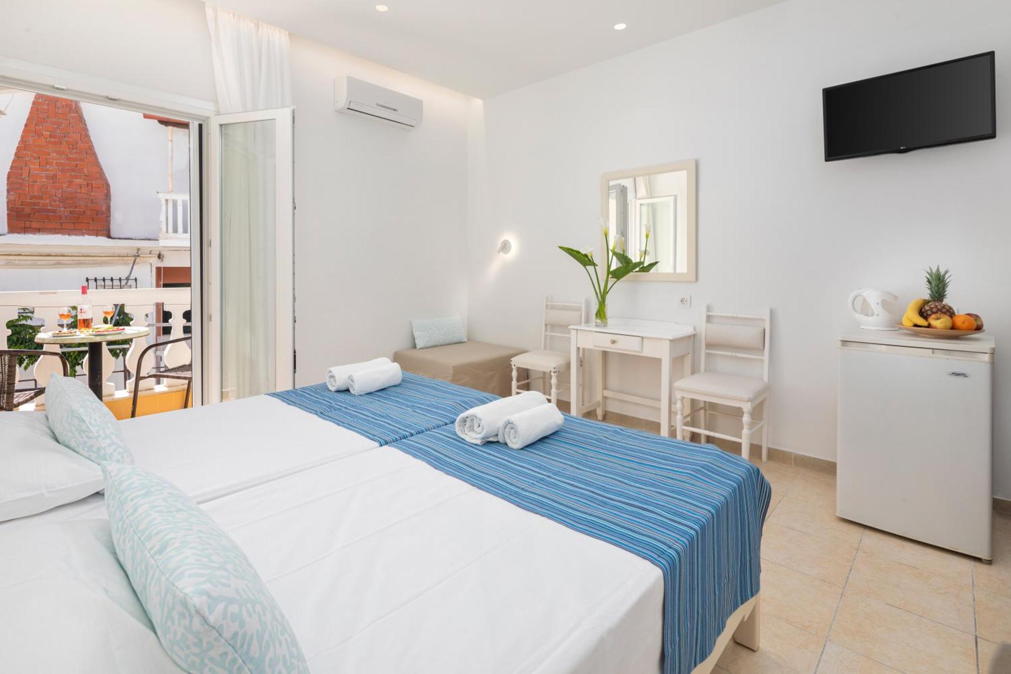 Bella Vista Beach Hotel Benitses  Dış mekan fotoğraf